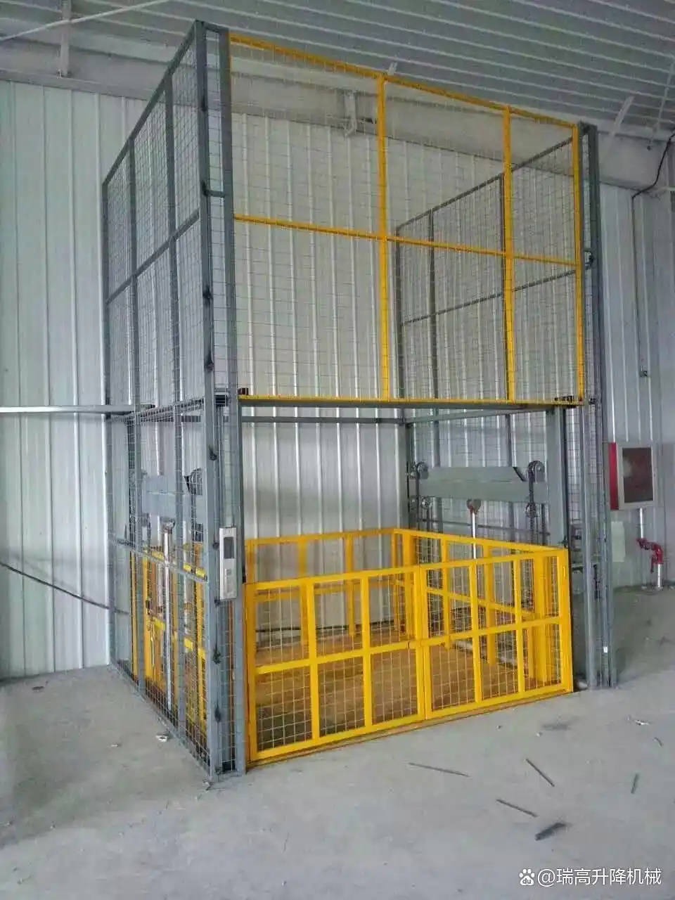 导轨式升降货梯_兰州导轨式升降货梯_临夏县载货升降货梯如**护