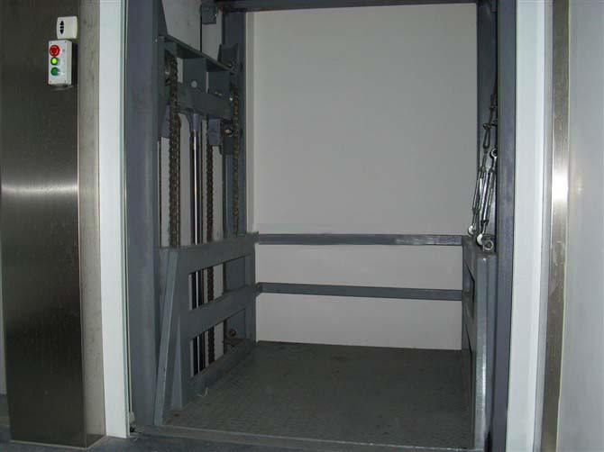 临夏县装货升降梯竟成护命符？真相让所有老板后背发凉