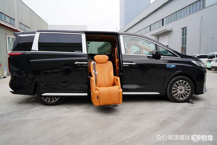 这轮椅一升，残疾人自由了！汽车也能变移动的家，快来了解